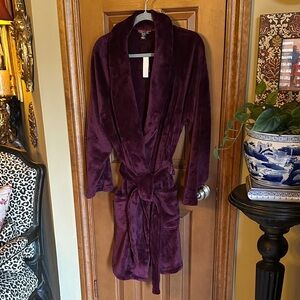 NWT Women’s Victoria's Secret Burgandy Robe, size M/L